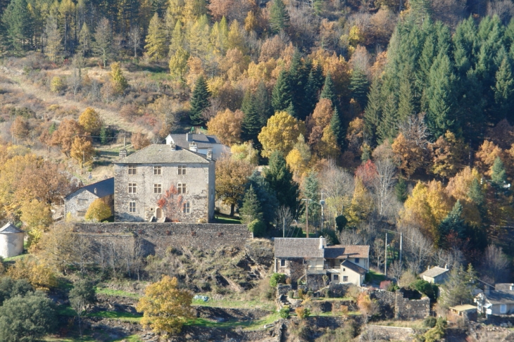 Vébron et le Chateau Roux : JM Ausset - Vebron