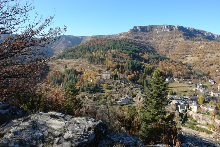 Perspective de la route vers le Causse Méjean: JM Ausset - Vebron