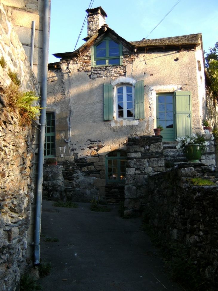 Jolie maison typique à Vébron (bientôt en peinture à l'huile sur toile) - Vebron