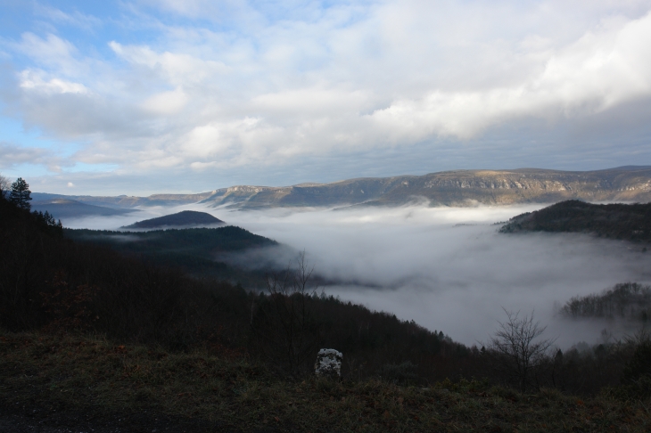 Vallée du Tarnon sous les nuages: JM Ausset - Vebron