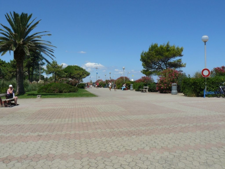 Promenade le long de la mer à Argelès - Argelès-sur-Mer