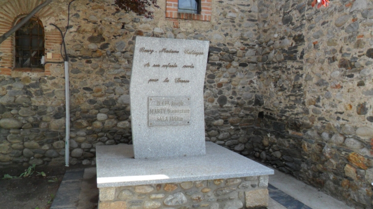 Monument aux morts pour la france de bourg-madame