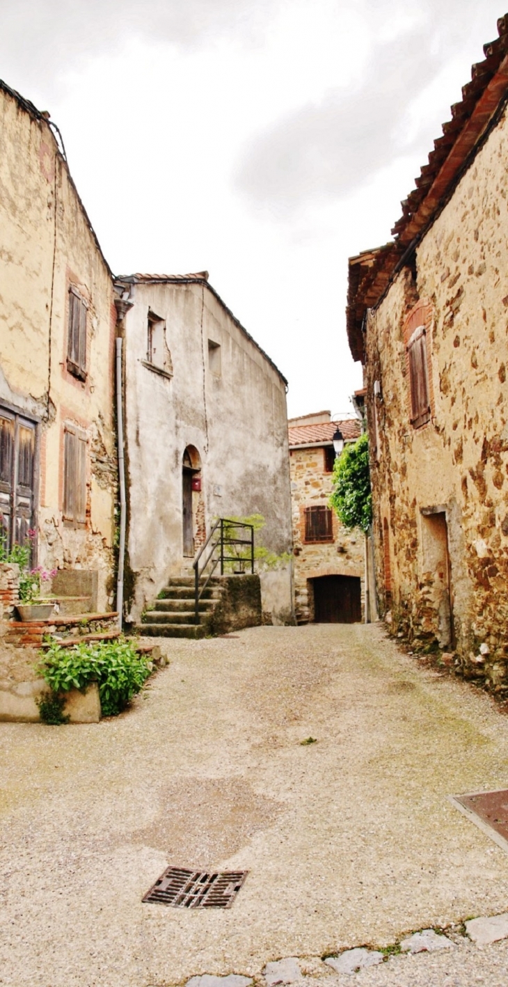 Le Village - Calmeilles