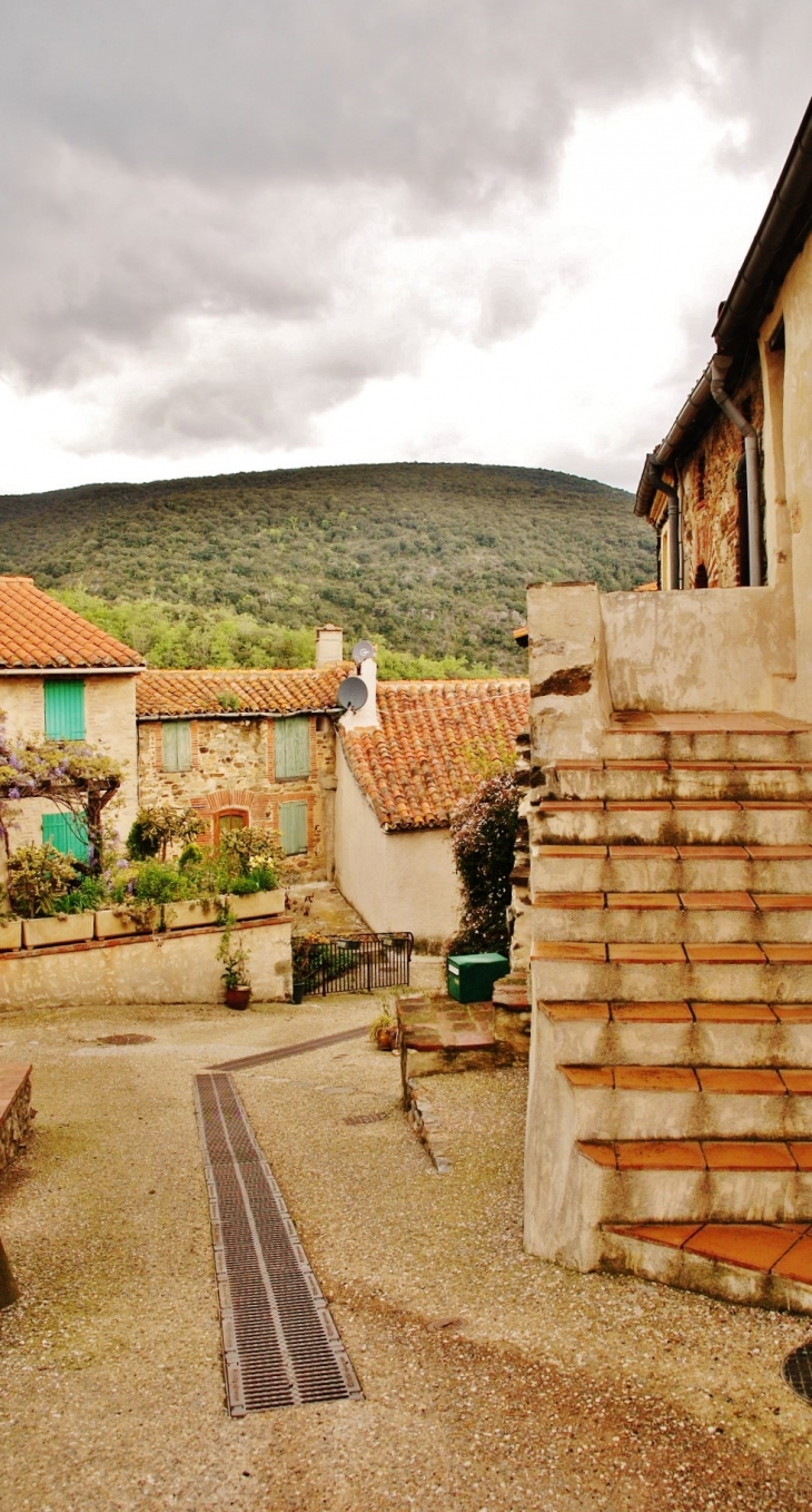 Le Village - Calmeilles