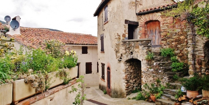 Le Village - Calmeilles