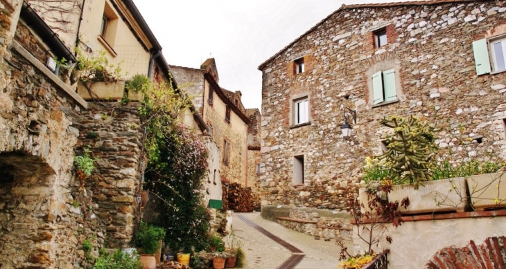 Le Village - Calmeilles