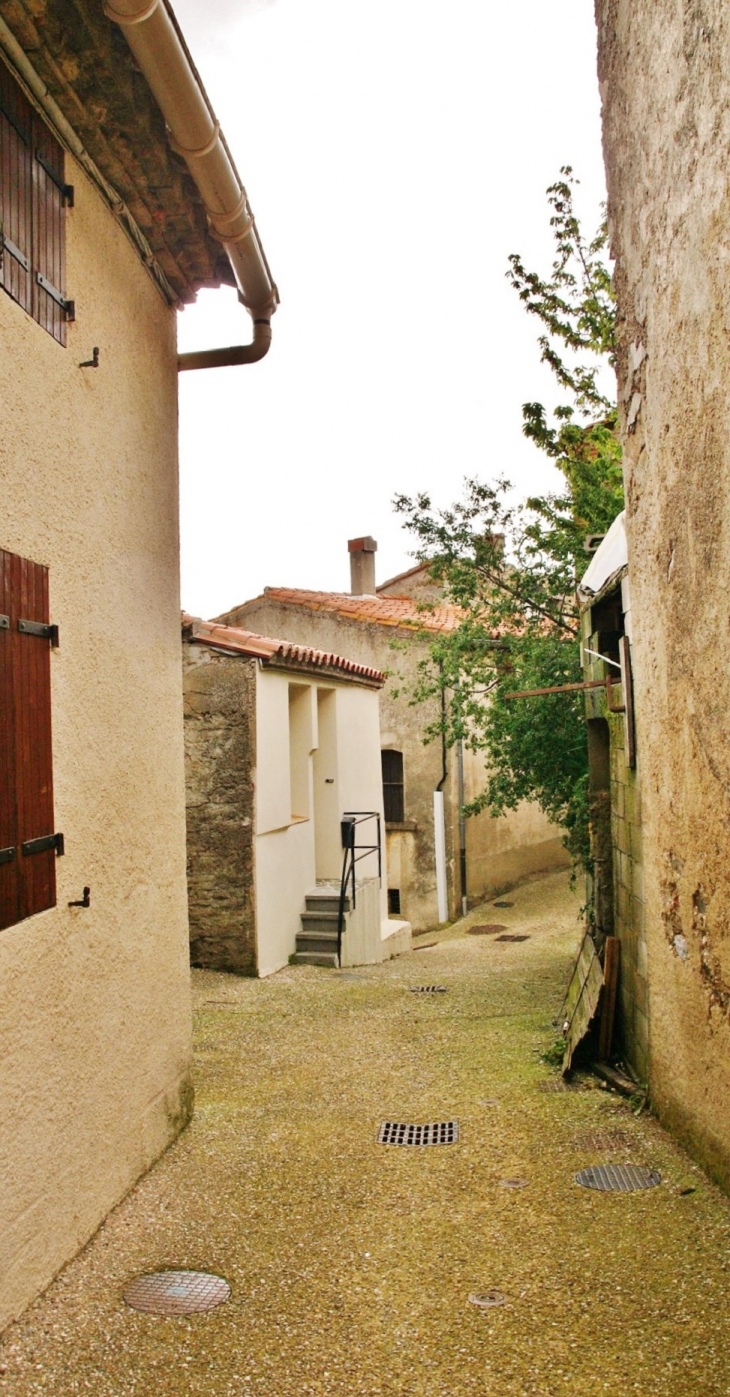 Le Village - Calmeilles