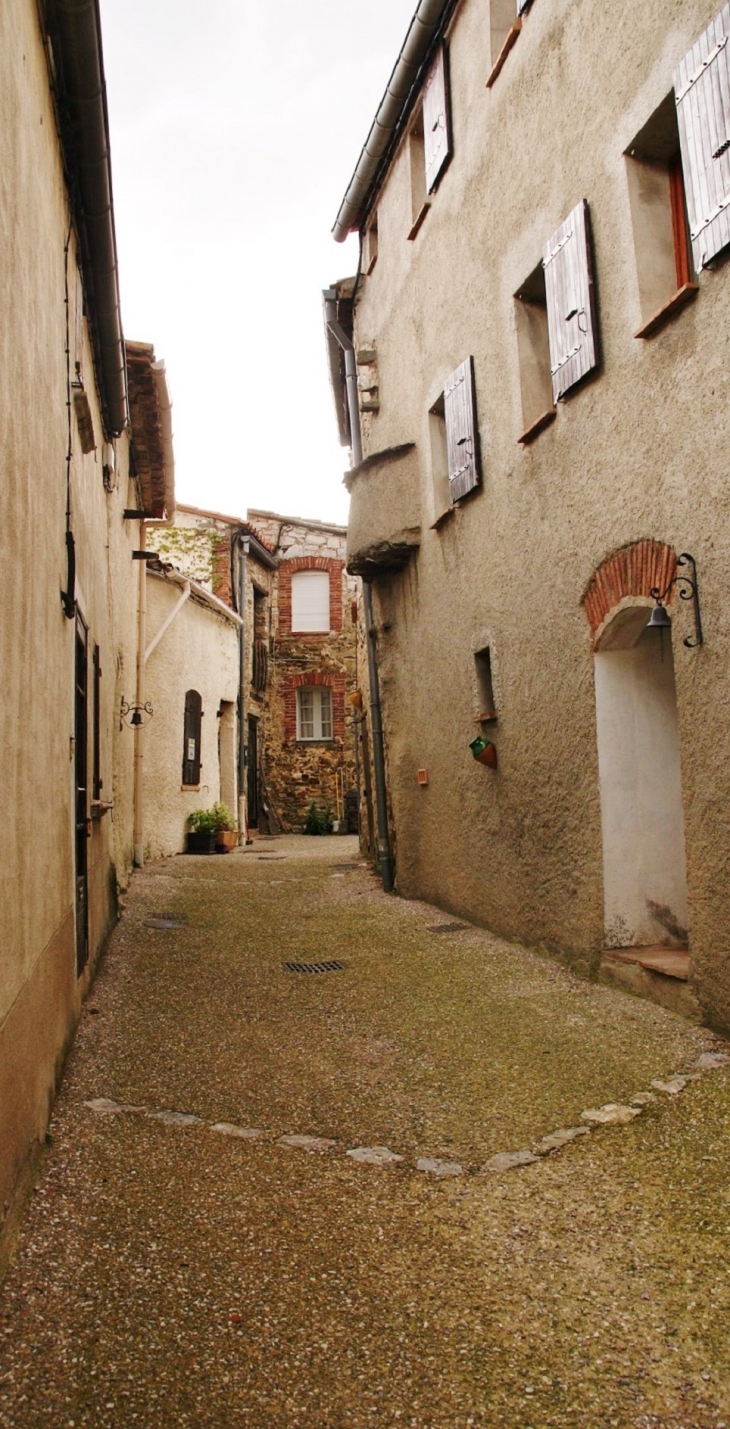 Le Village - Calmeilles