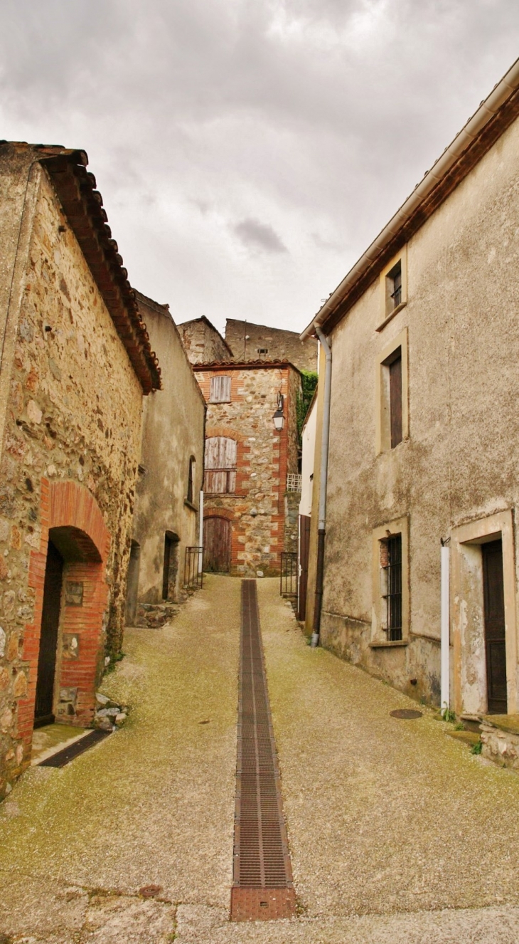 Le Village - Calmeilles