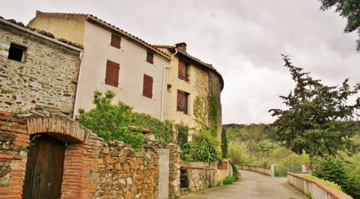 Le Village - Calmeilles