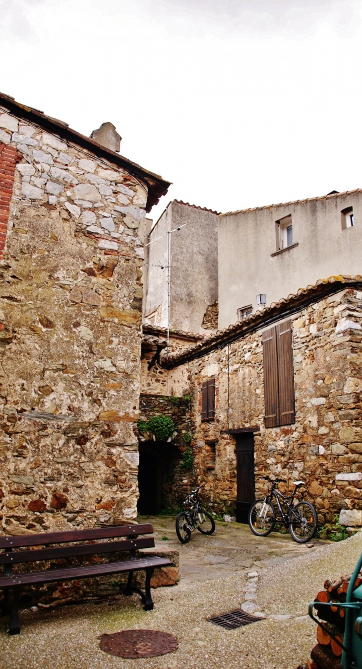 Le Village - Calmeilles