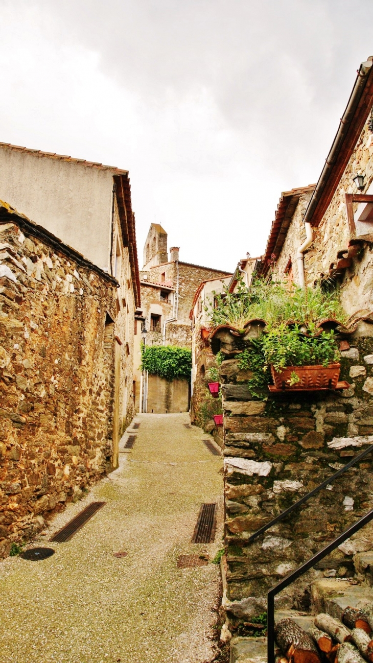 Le Village - Calmeilles