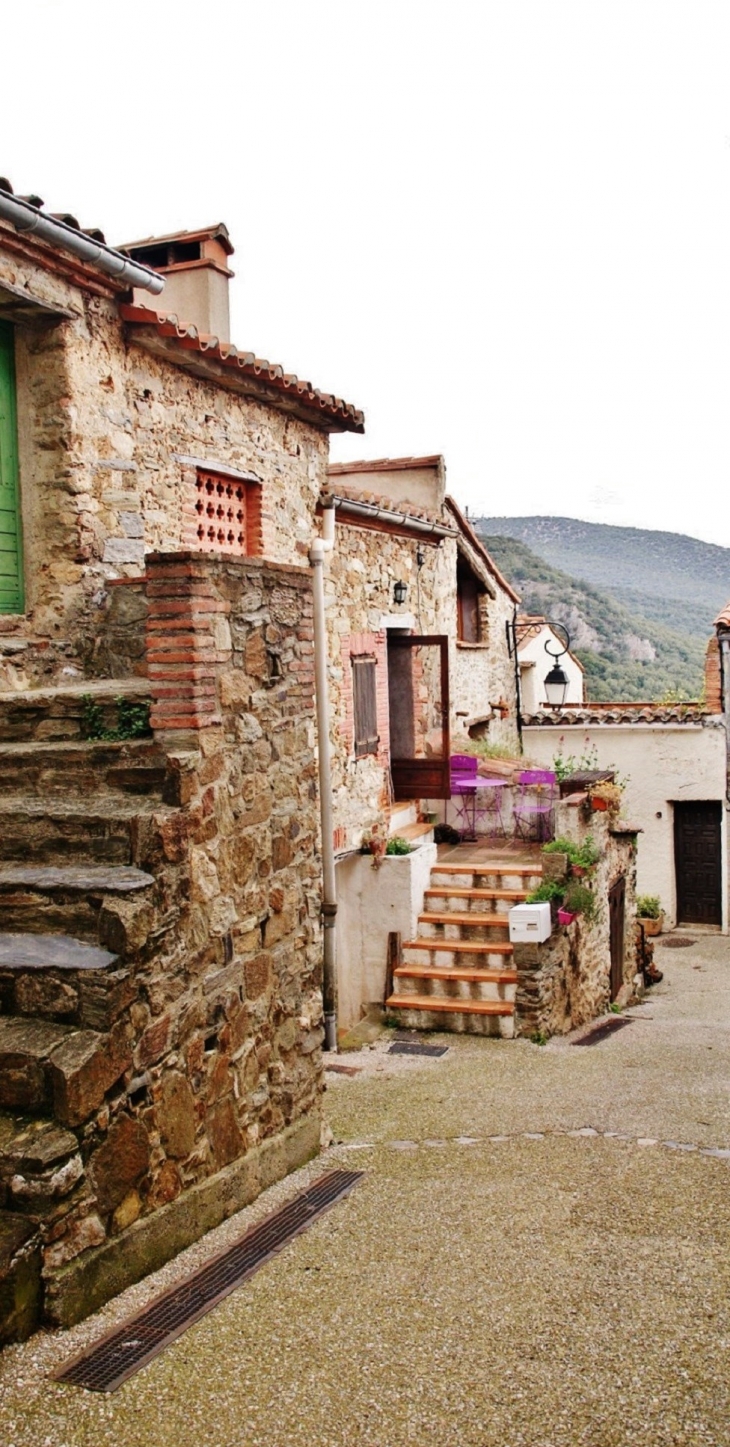 Le Village - Calmeilles