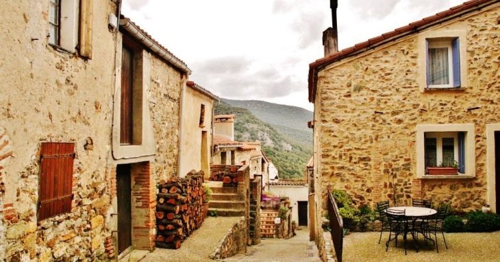 Le Village - Calmeilles