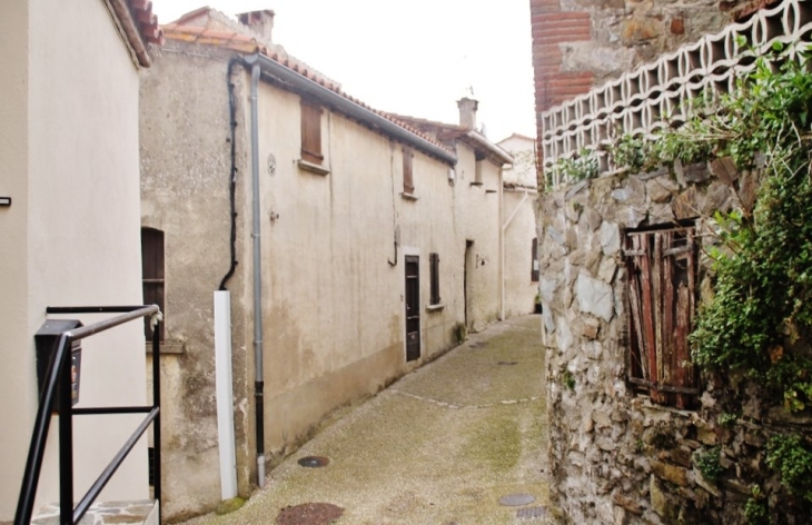 Le Village - Calmeilles