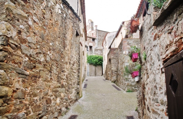 Le Village - Calmeilles