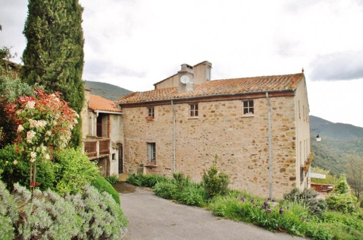 Le Village - Calmeilles