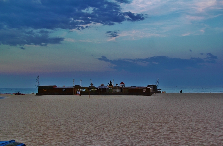 SUR LA PLAGE LE SOIR - Canet-en-Roussillon