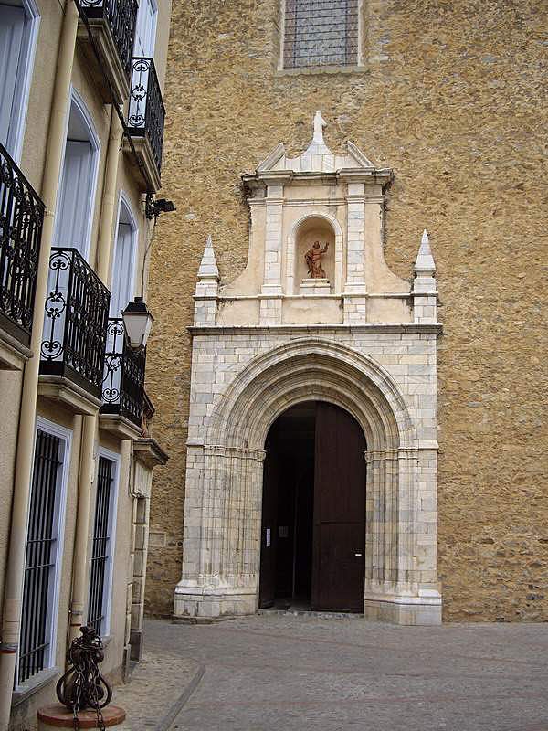 L'entrée de l'église - Céret