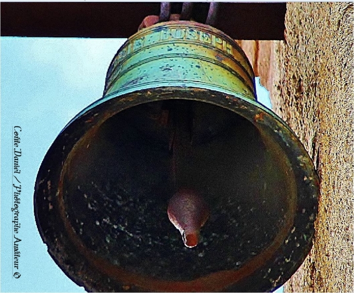 CLOCHE DE LA CHAPELLE ST-PIERRE  - Claira