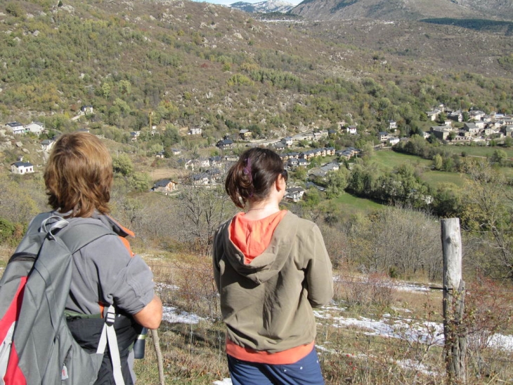 Dorres vue du chemin du belloc