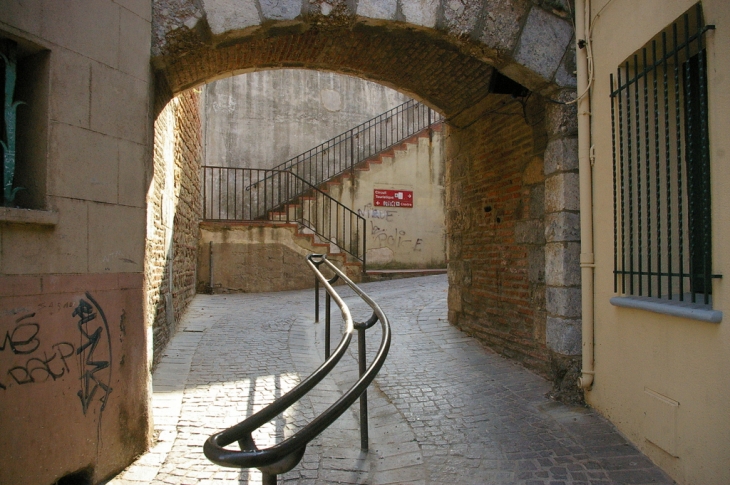 Arches rue des portalets - Elne