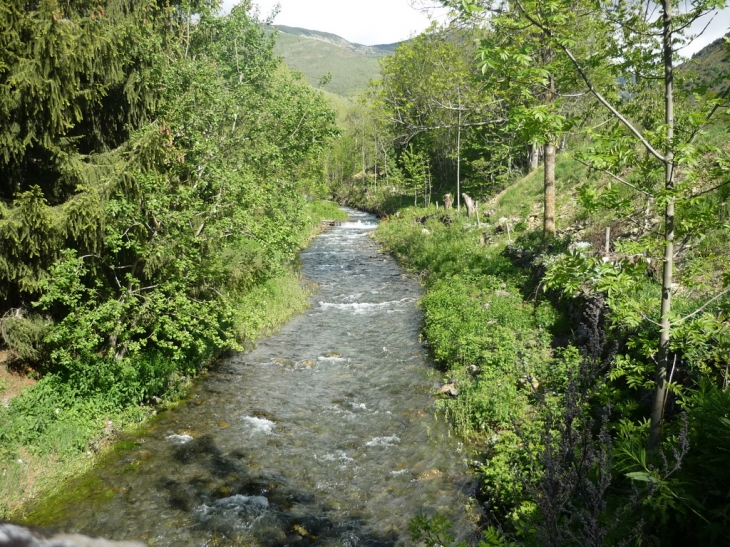 La rivière Err depuis le pont qui va à la piscine