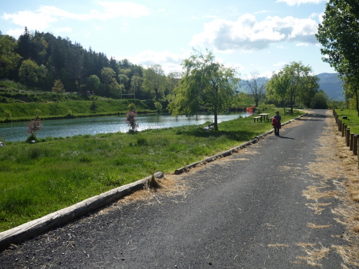 Le lac d'Err et ses environs