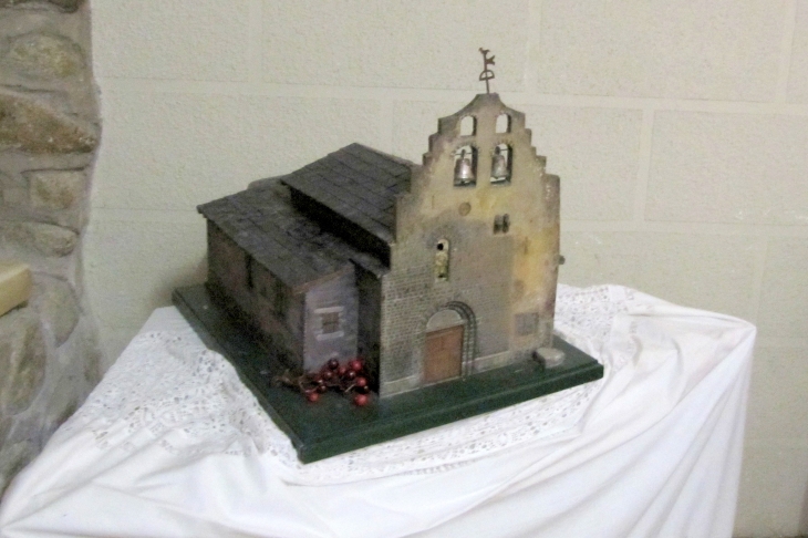 Maquette de l'eglise realisée par victorio GONZALEZ - Formiguères