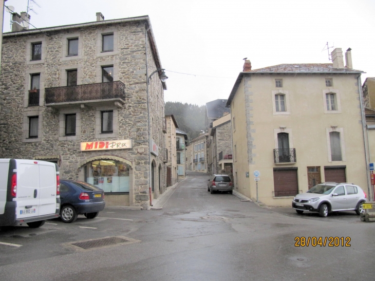 Rue principale de formigueres - Formiguères