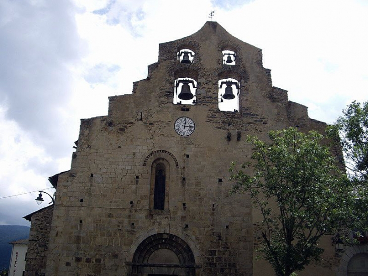 Le clocher mur de l'église - Formiguères