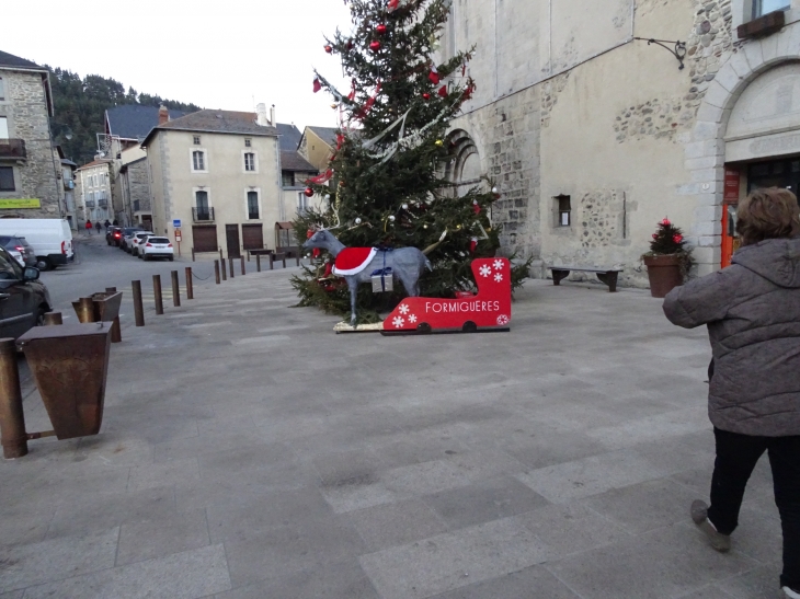 Place de l'eglise - Formiguères