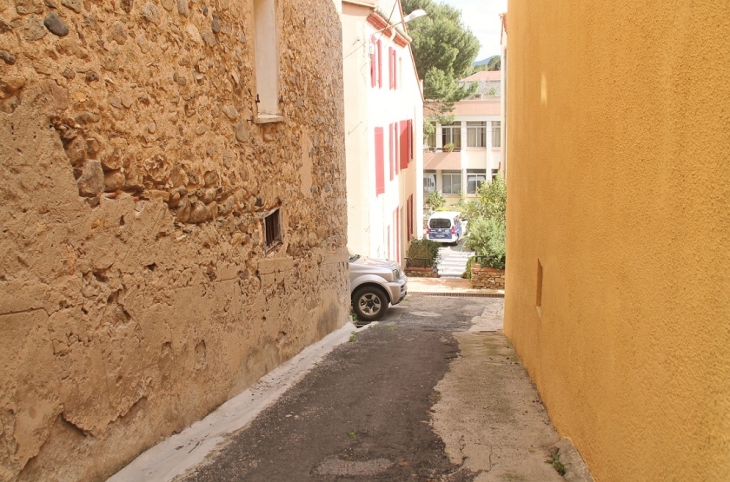 Le Village - Latour-de-France