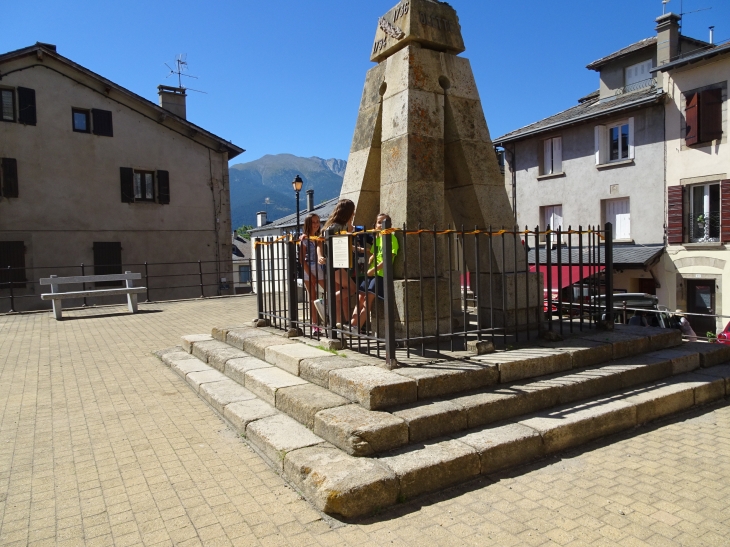 Place de l'eglise - Mont-Louis