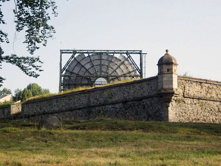 Le four solaire et l'échauguette - Mont-Louis