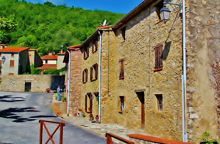 Vue de la place - Montferrer