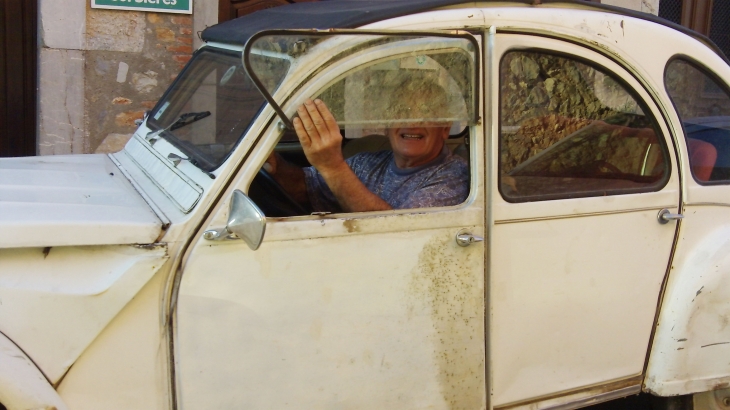 La 2CV la reine des voitures est à Opoul - Opoul-Périllos