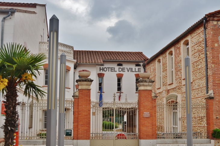 Hotel-de-Ville - Pia