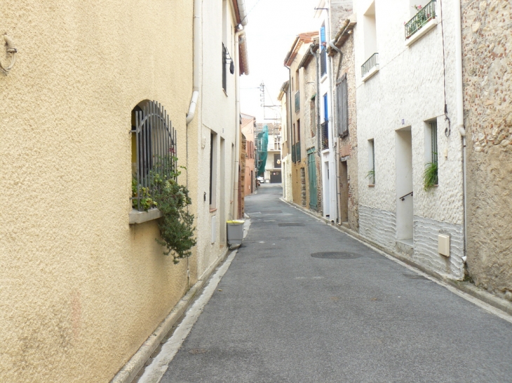 La bien nommée rue de la Paix à Saint-André