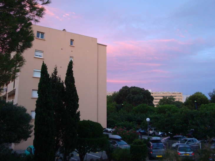 Coucher de soleil derriere le port - Saint-Cyprien