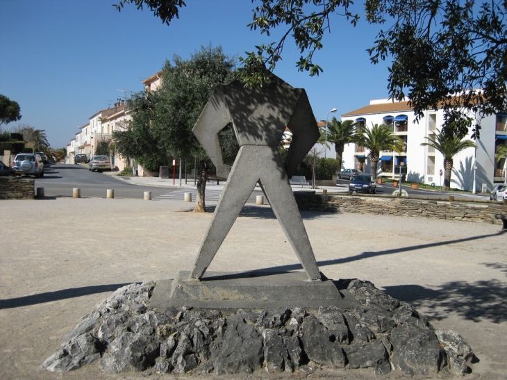 Statue à St-Cyprien village - Saint-Cyprien