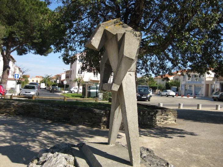 Statue à St-Cyprien - Saint-Cyprien