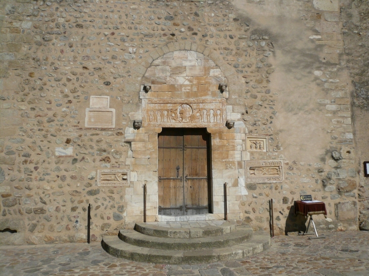 Entrée de l'Eglise - Saint-Génis-des-Fontaines