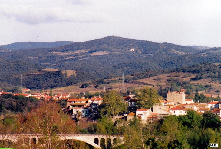  PONT  ET  VILLAGE depuis  la  route de  Maureillas Ph.M;R. - Saint-Jean-Pla-de-Corts