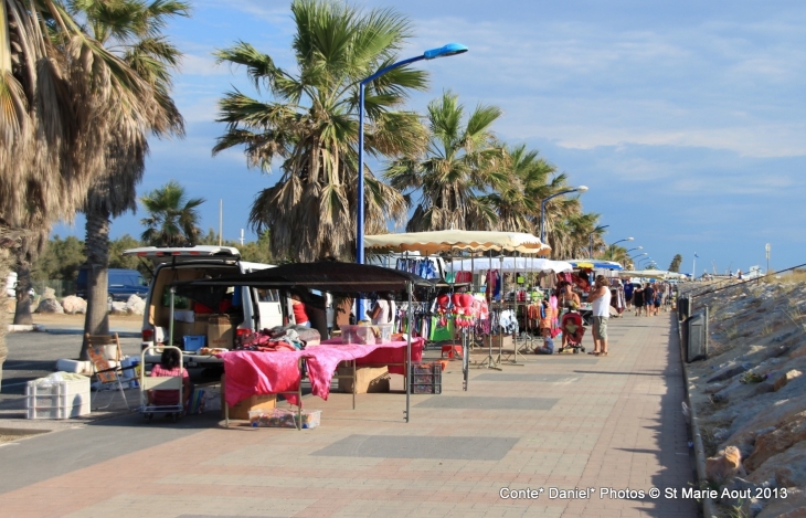 Marché sur le baladoir  - Sainte-Marie