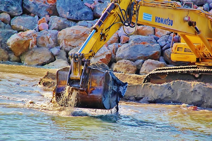 Reparation de la digue au port  - Sainte-Marie