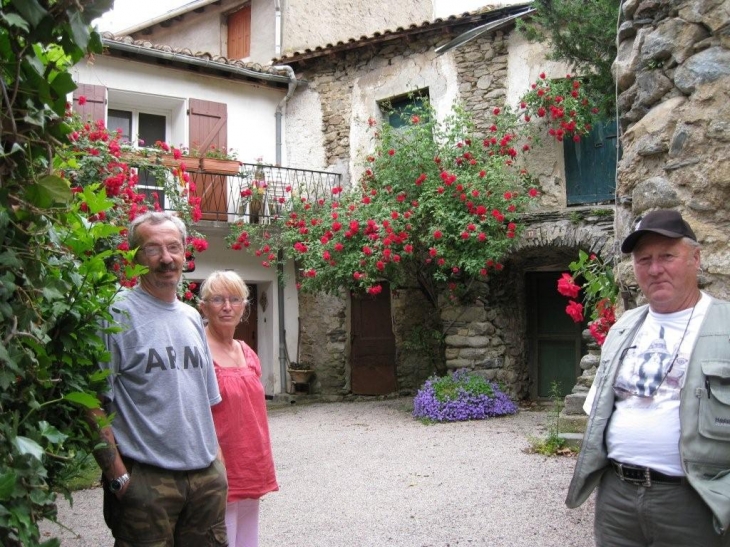 Village fleurie - Serdinya