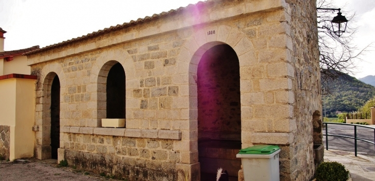 Le Lavoir - Serralongue