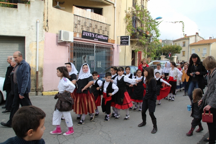 Defile  - Villelongue-de-la-Salanque