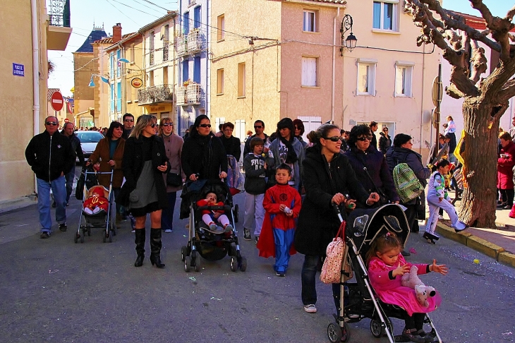 LES AUTRES CHARS ARRIVENT - Villelongue-de-la-Salanque